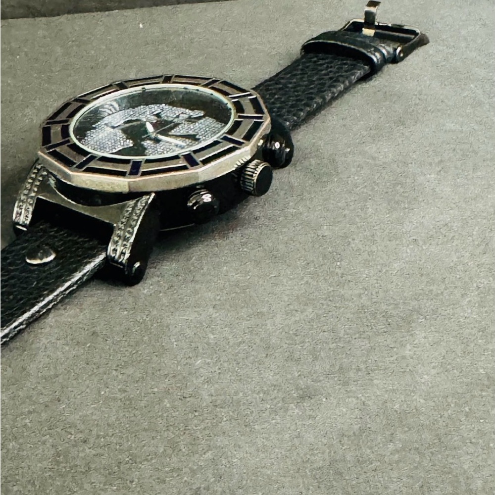 Black Textured Leather Strap Watch with Decorative Bezel - Picture 5 of 12